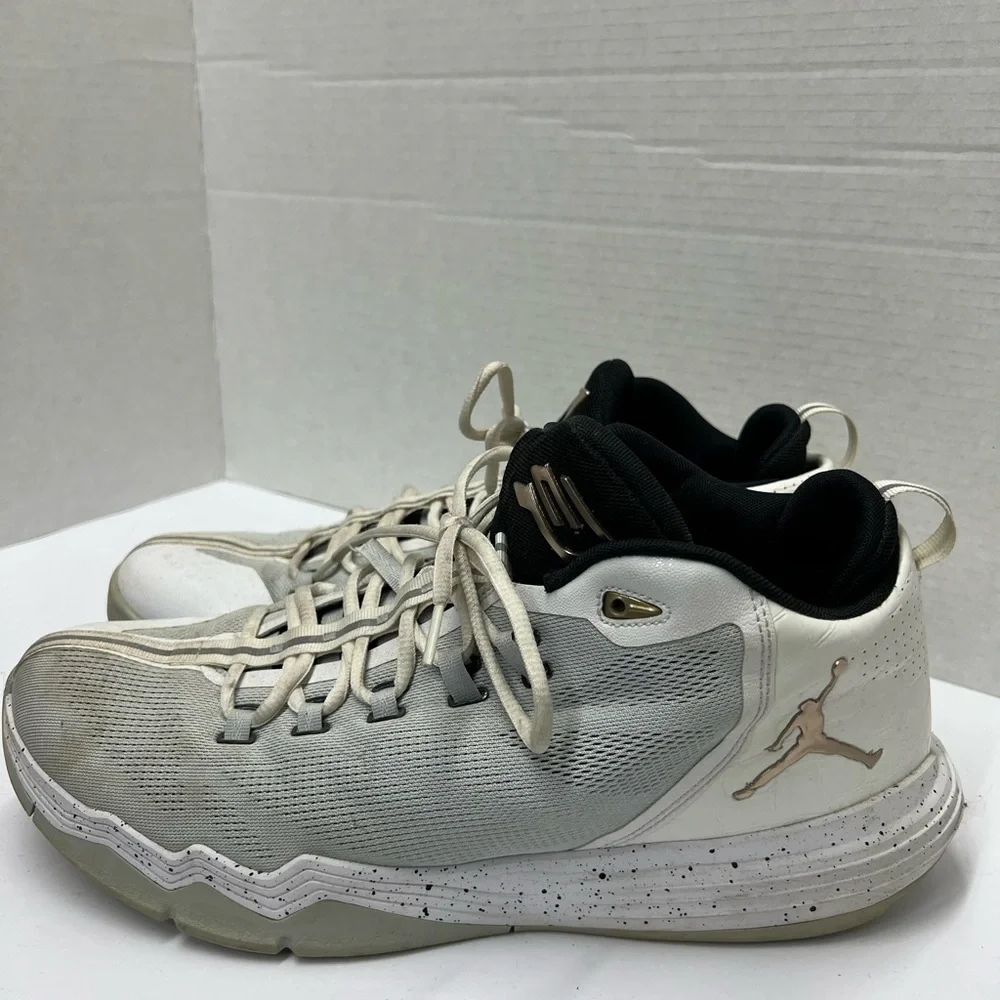 Jordan‎ White and Black Sneakers